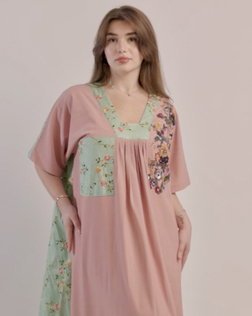 جلابيه مطرزه خفيفة